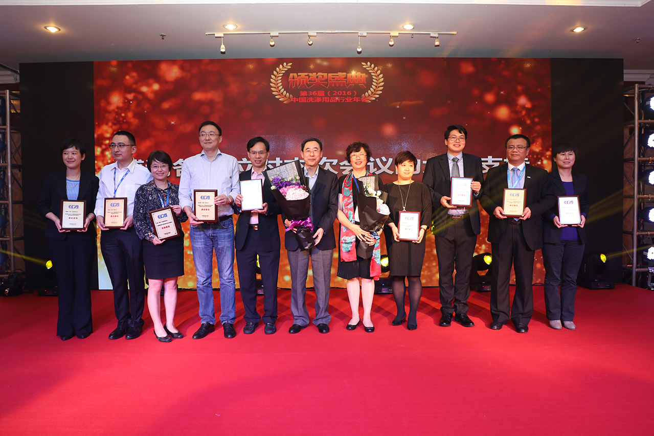 第36届行业年会部分赞助企业代表与颁奖嘉宾。