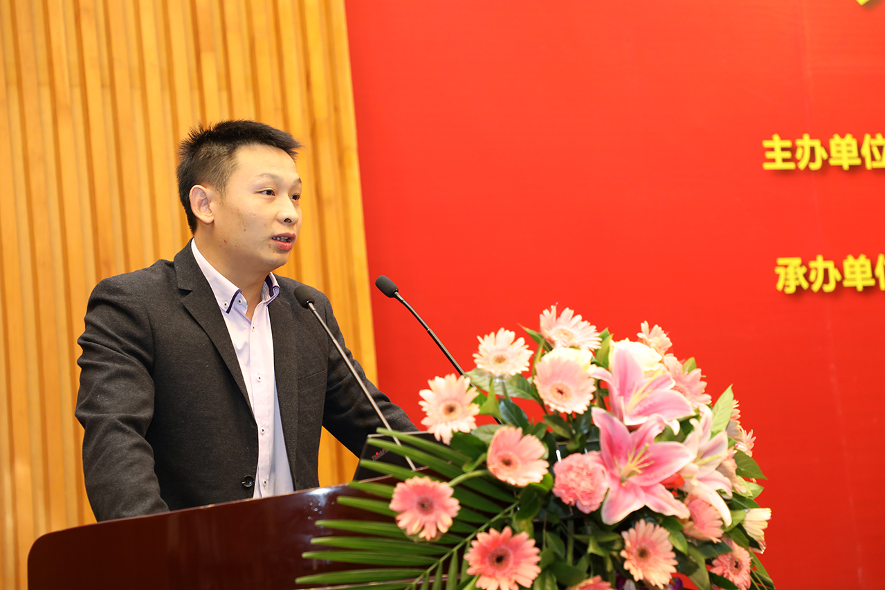 人民网舆情监测室副秘书长郑光魁从品牌消费角度做演讲报告。